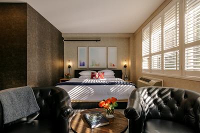 1 King Bed Corner Room