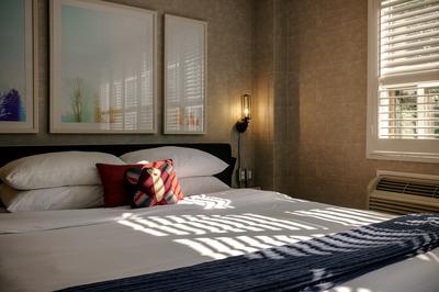 1 King Bed Corner Room