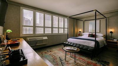 1 Queen Bed Loft