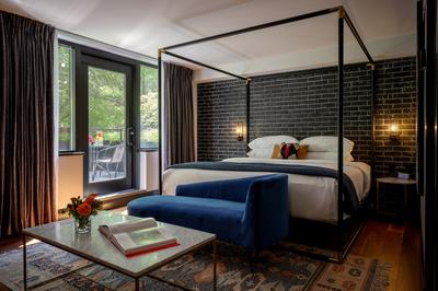 The Apartment Suite