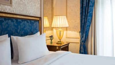 1 King Bed Deluxe