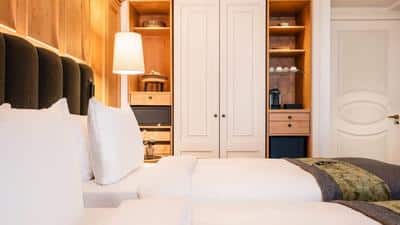 2 Twin Beds