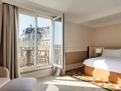 1 Queen Premium Furnished Balcony