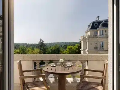 1 Queen Classic Furnished Balcony