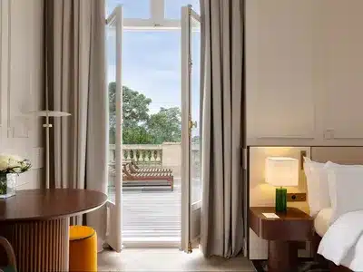 1 Queen Premium Outdoor Terrace