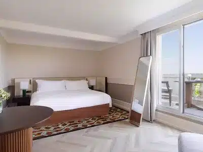 1 Queen Classic Furnished Balcony