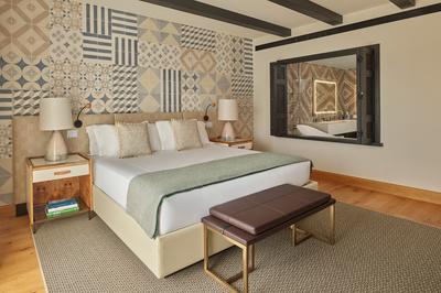 Deluxe King Room with Valley View