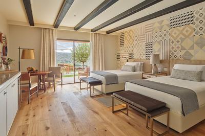 Deluxe Double Queen Room