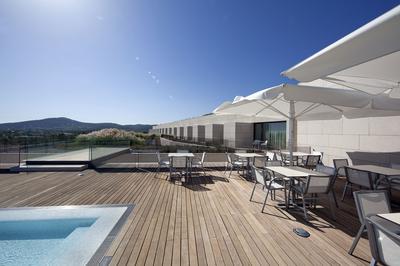 Pool Bar