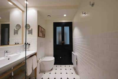 Interconnecting Rooms