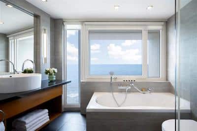 Corner Suite with Sea View