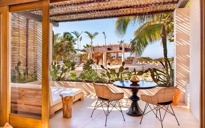 2 Queen Premium Pool View