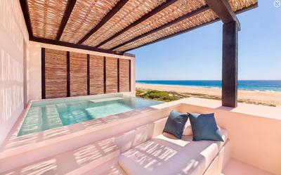 1 King Suite Oceanfront Penthouse Plunge Pool