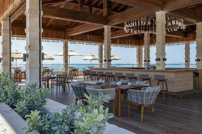 Cobo Bar & Grill