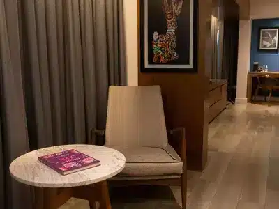 1 King Bed Corner Room