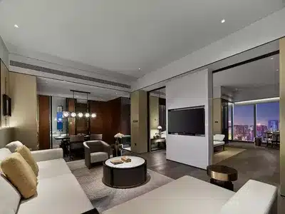 1 Bedroom Suite Dining Area