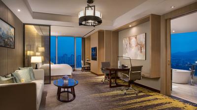 1 King Junior Suite Luxury Bath Club Lounge Access