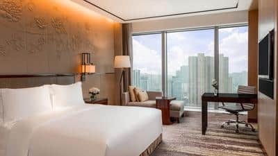 1 King Classic Club Lounge Access
