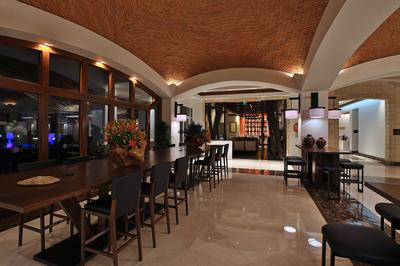 Lobby common tables