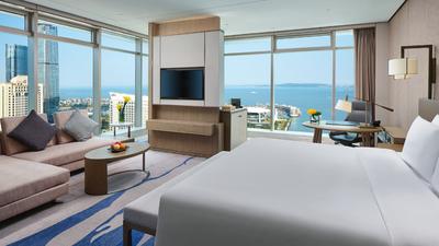 1 King Premium Lounge Access Sea View