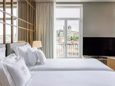 2 Twin Premium Se Cathedral View Balcony