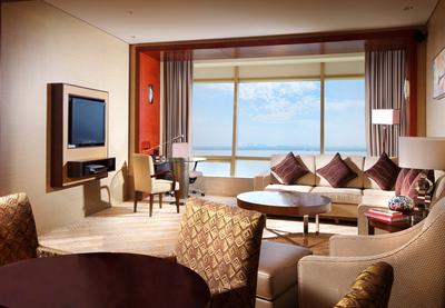 1 Queen 1 Bedroom Suite Lounge Access River View