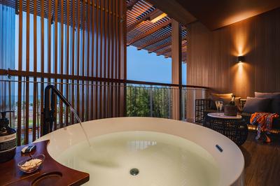 1 King Premium Ocean View With Outdoor Bathtub