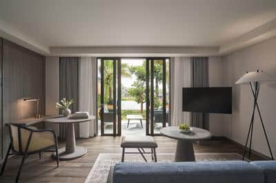 1 King Premium Terrace Access