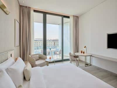 1 King Deluxe Furnished Balcony