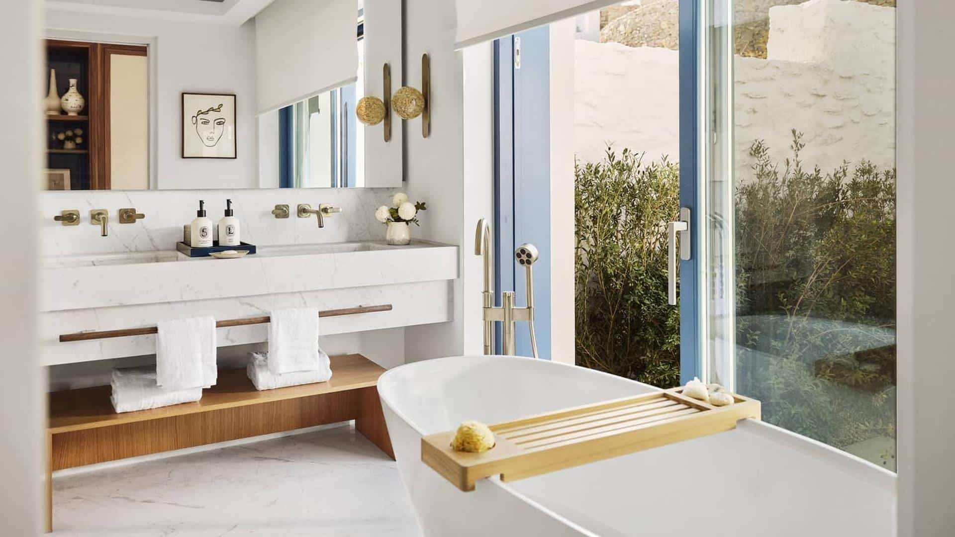 One Bedroom Sea View Suite - 2 Double