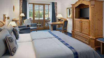Guest Room, 1 King, South & Garden View