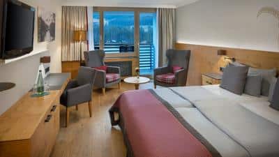 Deluxe Room, 1 King, Lake View