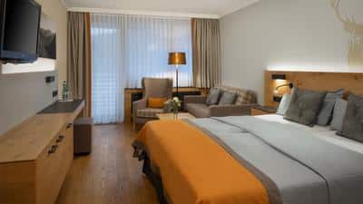Deluxe Guest room, 1 King, Mountain view, Balcony