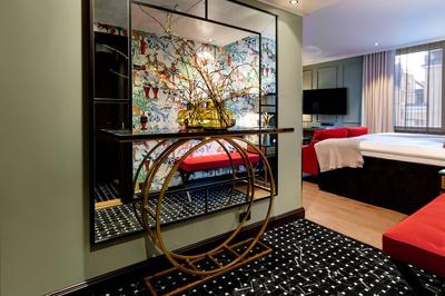 Corner King Room