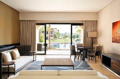 One Bedroom Suite, 1 King, Poolside