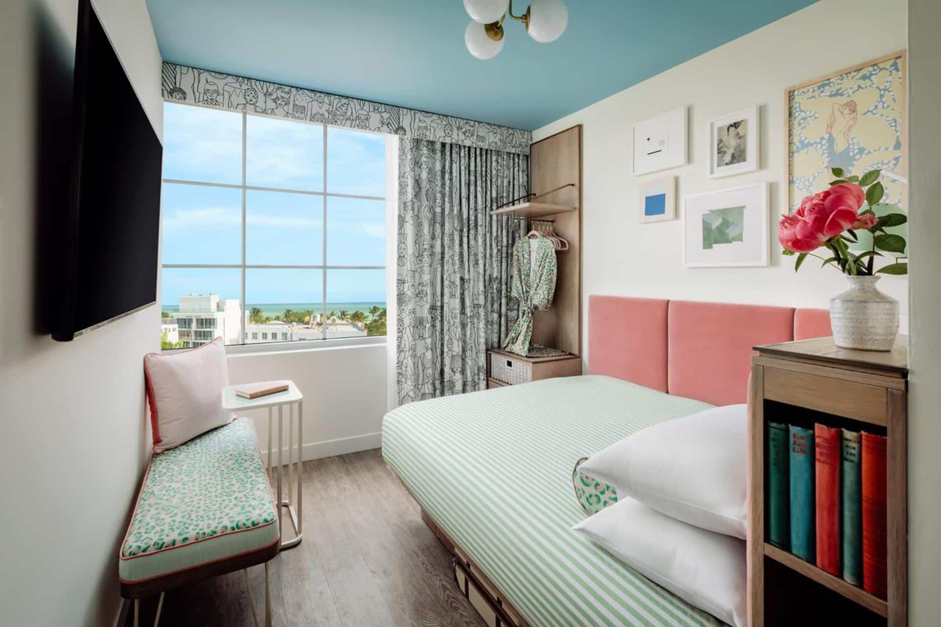 Guest Room, 1 Queen, Ocean View