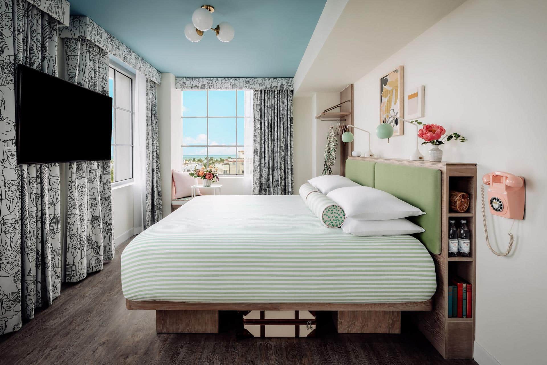 Guest Room, 1 King