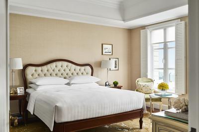 1 King Bed