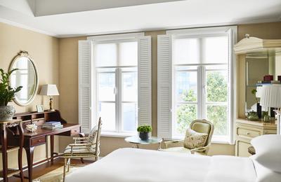1 King Bed Garden View