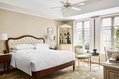 1 King Bed Garden View