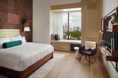 Deluxe Room, 1 King, Skyline View