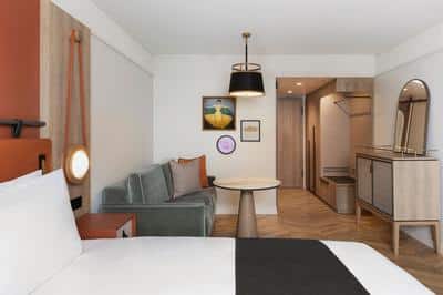 Deluxe Family Room