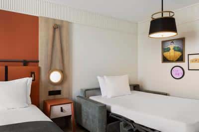 Deluxe Family Room