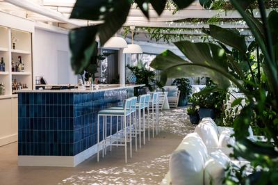 Azur Lounge Bar