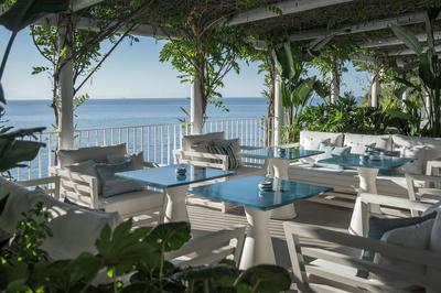 Azur Lounge Bar