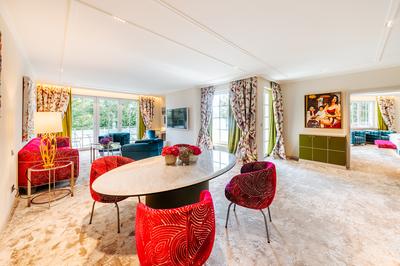 Corner Suite