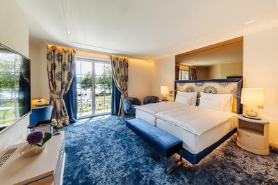 Side Lake View Deluxe Room