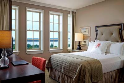 Guest Room, 1 Queen, Water View