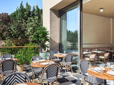 La Rebelle Bistro