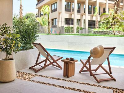 Platinum Swim Up with Pool